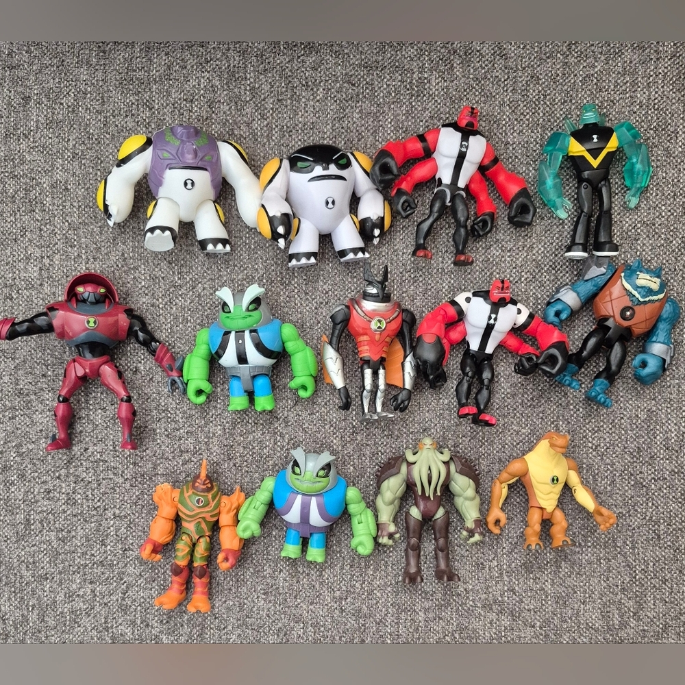 Ben 10 Ten Lot of 13 Action Figures Cartoon Network